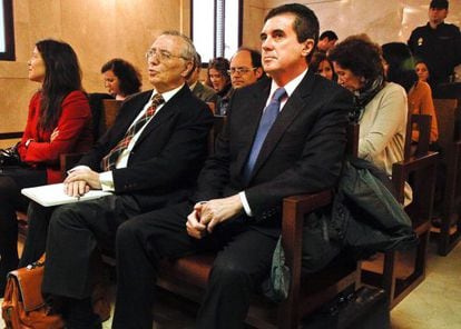 Jaume Matas (derecha), expresidente balear, en el juicio del &#039;caso Palma Arena&#039;. 