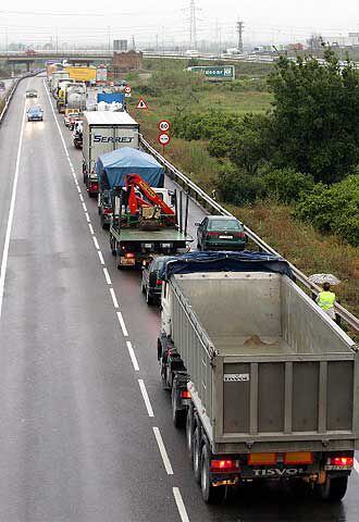 Colas de camiones en la N-340 a su paso por Castellón.