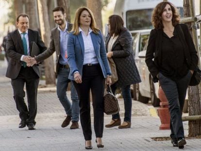 Les magistrades Samantha Romero (esquerra) i Eleonor Moyá (dreta) en arribar a una visita preparatòria del judici del 'cas Nóos'.