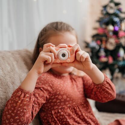 Artículo de EL PAÍS Escaparate en que se describen regalos para niños de 8 a 10 años de edad.