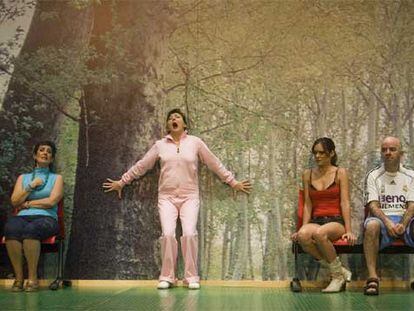 Marisol Rolandi, Carmen Machi, Eva Santolaria y Vicente Díez, en <i>Auto</i>, <b>de Ernesto Caballero.</b>