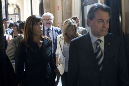 Alicia Sánchez-Camacho y Artur Mas a la salida del pleno del Parlament.