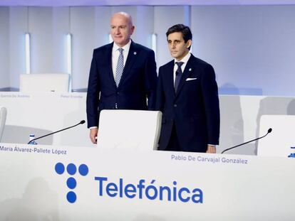 Ángel Vilá y José María Álvarez-Pallete, en la junta de accionistas de Telefónica.