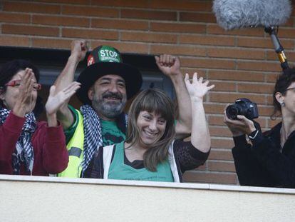 Activistas de la PAH en el edificio de Salt.