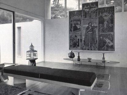 El retablo presidiendo el comedor de los Sert en Cambridge (EE.UU.) en 1958.