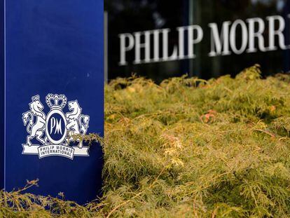 Logotipo de Philip Morris en la sede de PMI en Suiza.