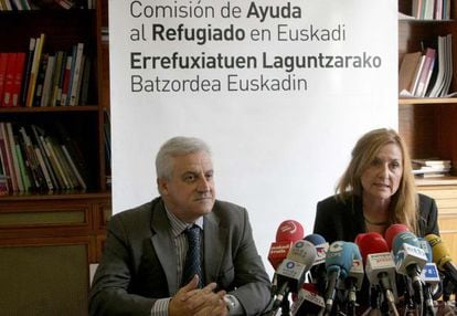 Javier Galparsoro y Patricia Bárcena, presidente y directora de CEAR-Euskadi, respectivamente.