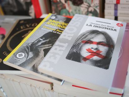 Libros de la escritora uruguaya Cristina Peri Rossi, el miércoles en una librería de Montevideo.