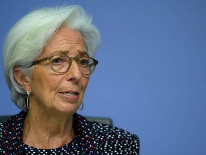 Lagarde planta cara al Constitucional alemán y calma las tensiones en la deuda