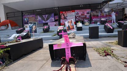 Un plantón frente al Palacio de Gobierno de Chiapas en Tuxtla Gutiérrez establecido por familiares de víctimas de feminicidio el 20 de mayo de 2023.