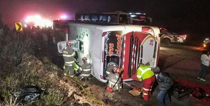 Foto de los bomberos del siniestro de esta pasada noche.