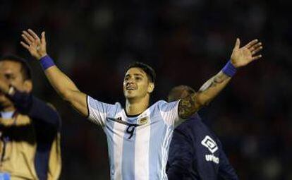 Fernando Zampedri se dio el gusto de gritar un gol con el dorsal 9 de Argentina.