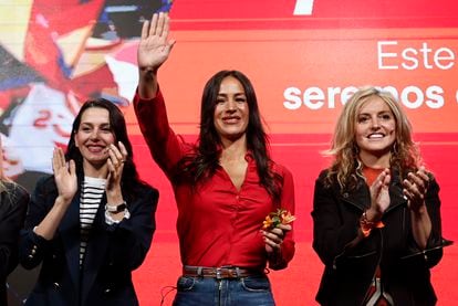 La portavoz parlamentaria de Ciudadanos, Inés Arrimadas; la candidata de CS a la alcaldía de Madrid, Begoña Villacís, y la aspirante a la presidencia de la Comunidad de Madrid, Aruca Gómez, en el cierre de campaña del viernes en Madrid.