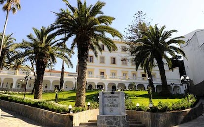 Entrada del hotel Villa de France, en Tánger (Marruecos).