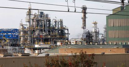 Vista del polígono y alrededores donde se ubica IQOXE, la empresa química que sufrió una explosión en su complejo industrial de La Canonja (Tarragona).