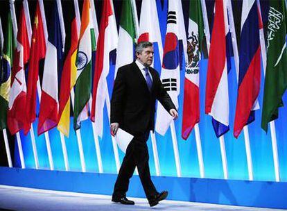 Gordon Brown llega a la conferencia de prensa de cierre del G-20.