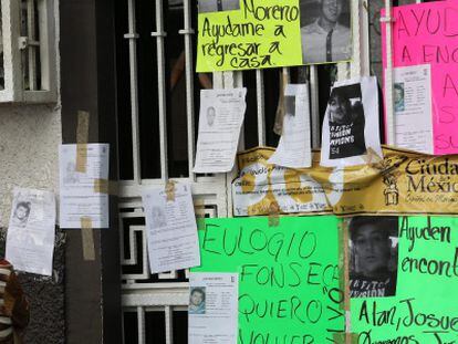 Mensajes y fotograf&iacute;as de los desaparecidos, en el barrio de Tepito.