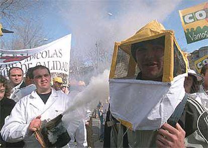 Aspecto de la manifestación de apicultores, ayer en Madrid.