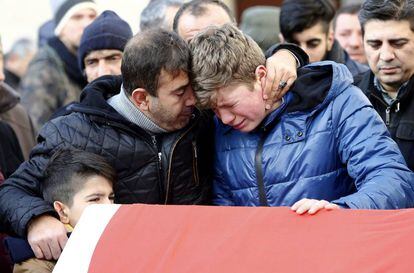 Familiares de v&iacute;ctimas del ataque contra el club Reina de Estambul el 1 de enero de 2017.