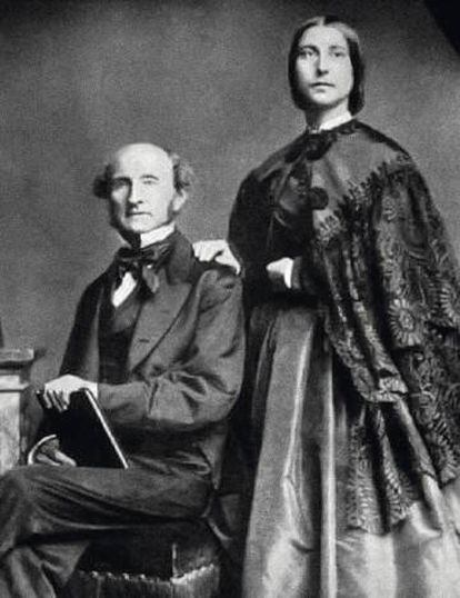 El economista John Stuart Mill fue el segundo marido de Taylor. En la imagen aparece con la hija de esta, Helen Taylor. La joven siguió los pasos de su madre y también colaboró con su padrastro.