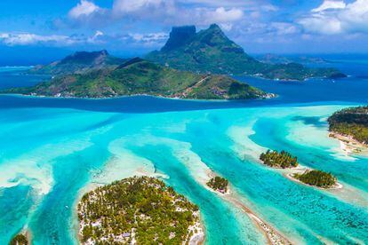 Vista aérea de Bora Bora, en la Polinesia francesa. 