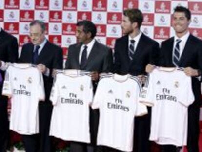 El Real Madrid muestra su nueva camiseta.