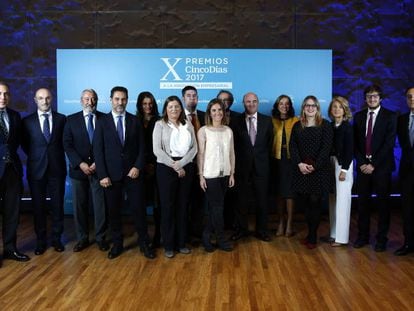 Imagen de los representantes de las empresas galardonadas en la X edici&oacute;n de los premios CincoD&iacute;as a la Innovaci&oacute;n junto a autoridades y responsables del grupo PRISA.