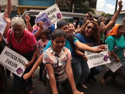 Una manifestación en agosto de 2019 en El Salvador por la liberación de una mujer apresada por abortar.
