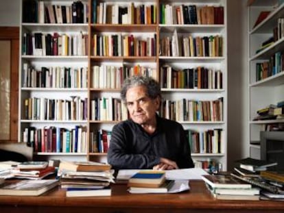 Ricardo Piglia, en su casa, en 2015. 