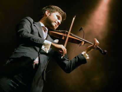 El violinista Paco Montalvo, durante su actuaci&oacute;n, ayer s&aacute;bado, en el Festival Internacional del Cante de las Minas, en La Uni&oacute;n. 