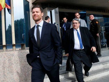 El futbolista Xabi Alonso sale de la Audiencia Provincial de Madrid, donde rechazó pactar con la Fiscalía el pasado mes de enero.