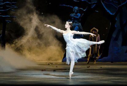 La bailarina Itziar Mendizabal en una representación del Royal Ballet, de Londres.