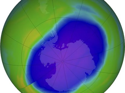 En morado, el agujero de la capa de ozono según una imagen de la NASA de octubre.