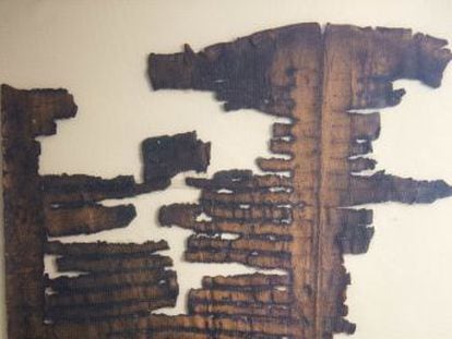 El Museo de Israel muestra por primera vez el pergamino milenario más frágil hallado en unas cuevas del Qumrán en 1947. Es una copia del  Génesis  escrita en primera persona