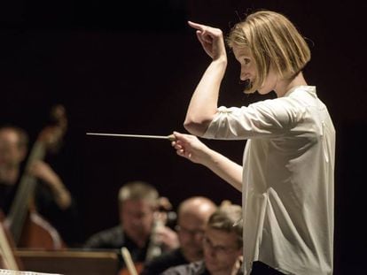 Joana Mallwitz dirigirá a la Filarmónica de Viena en la ópera 'Così fan tutte', de Mozart, que se estrenará en Salzburgo. 
 