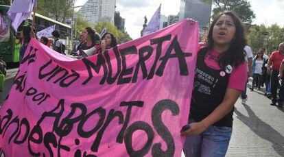 Mujeres mexicanas reclaman la despenalización del aborto en América Latina y el Caribe en 2010.