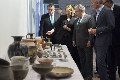 Presentación de 791 piezas recuperadas por la Policía Nacional, en el Museo Arqueológico de Sevilla.