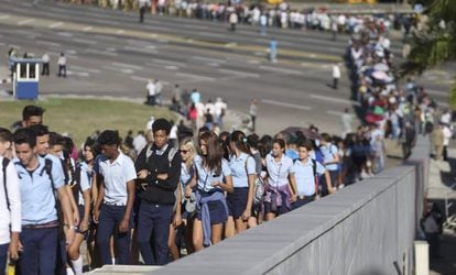 Cubanos hacen cola para rendir tributo a Fidel Castro en la Plaza de la Revoluci&oacute;n (La Habana, Cuba). 