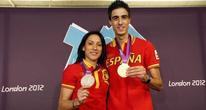 Yagüe y González posan con sus medallas.