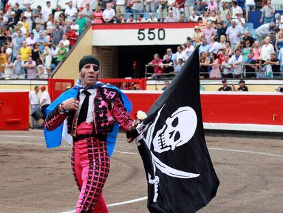 Padilla dando la vuelta al ruedo en Bilbao.