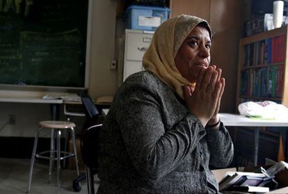 Una mujer iraquí y voluntaria en la Academia de Jóvenes Refugiados.
