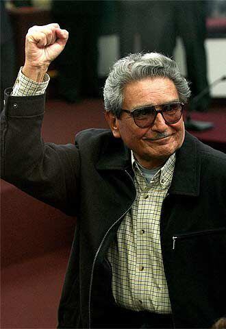 Abimael Guzmán, durante su primer juicio civil, en noviembre de 2004.