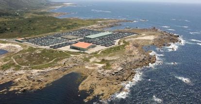 Instalaciones de Stolt Sea Farm en el paraje costero protegido de Lira, en el municipio coruñés de Carnota. / PLAN DO LITORAL