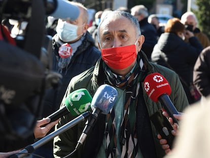 El secretario general de UGT, Pepe Álvarez, en declaraciones durante un acto de homenaje en el Cementerio Civil de Madrid a Pablo Iglesias Posse, fundador de UGT y del PSOE.