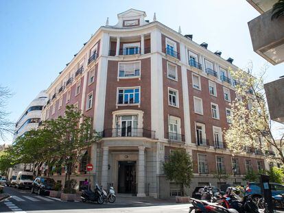 Edificio en el número 32 de la calle madrileña de Padilla.