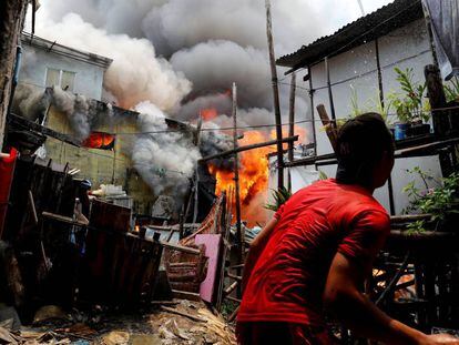  Incendio en un barrio residencial en Muntunlupa (Filipinas).