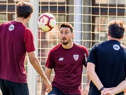 Aduriz, durante el entrenamiento de ayer.