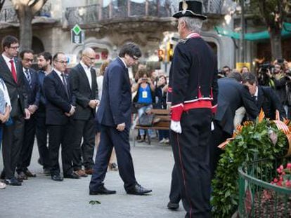 El presidente catalán abre la puerta a convocar todavía una consulta pactada, pero tacha de “irresponsable” a Rajoy