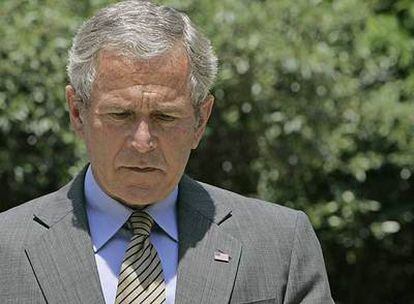 El presidente Bush habla sobre la ley de fondos adicionales para Irak tras visitar a militares heridos en un centro médico de Maryland.