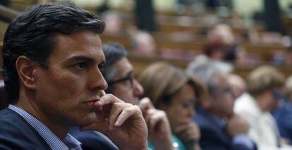 Pedro Sánchez durante la segunda sesión del debate de de investidura de este jueves.